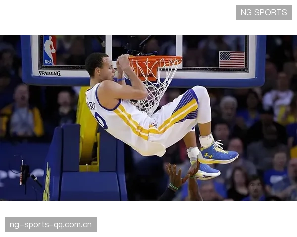 NBA快攻双手暴扣：点燃场上激情的血性瞬间